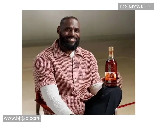 詹姆斯在比赛中饮水机一滴不漏，遭到球迷热议